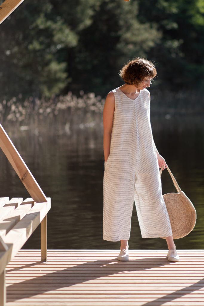Oversized sleeveless linen jumpsuit - Image 1