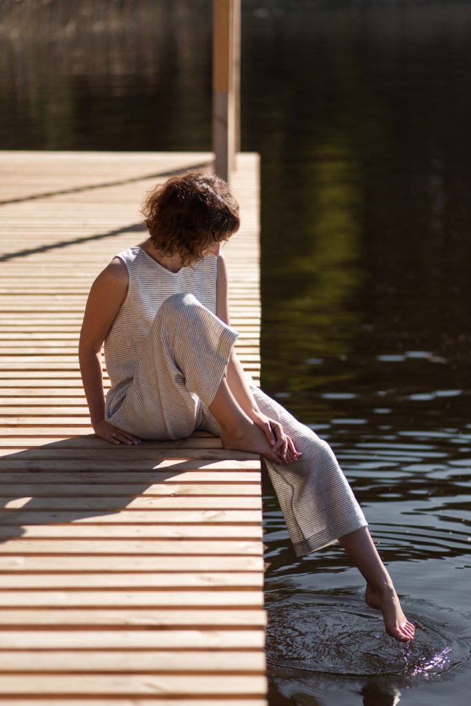 Oversized sleeveless linen jumpsuit - Image 2