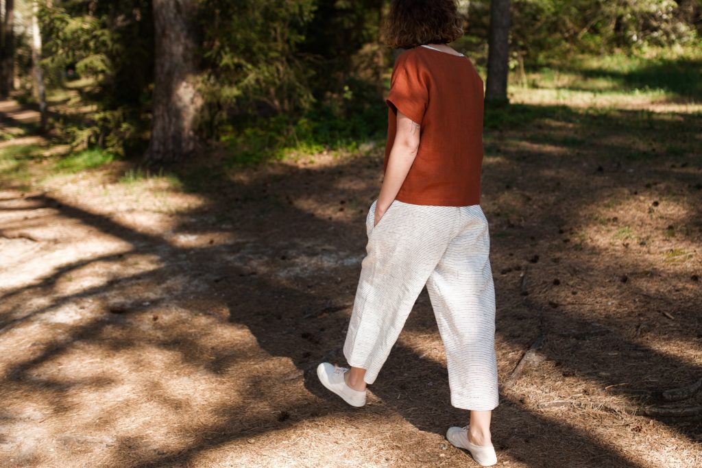 Oversized sleeveless linen jumpsuit - Image 3
