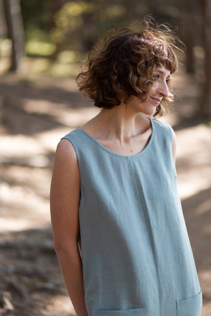 Classic cut sleeveless linen jumpsuit - Image 1