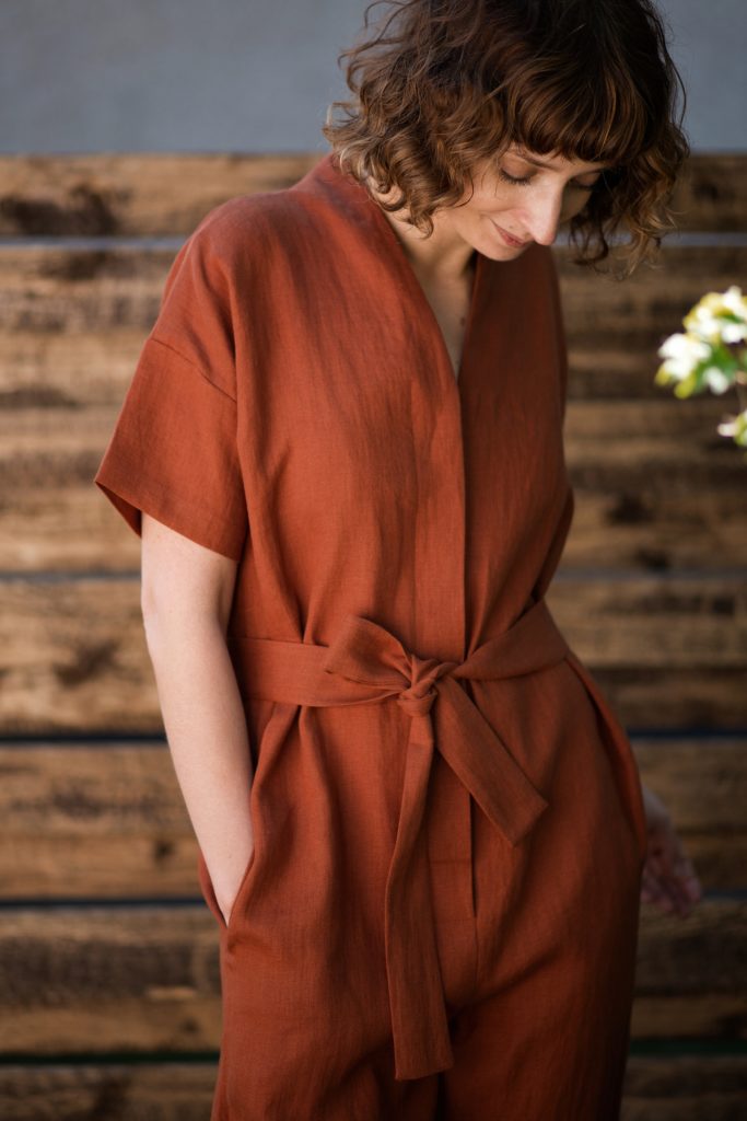 Linen jumpsuit with short sleeves and tie belt - Image 1