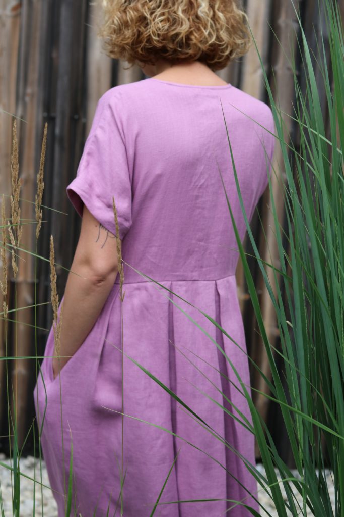 Linen pleated skirt dress with button closure - Image 2
