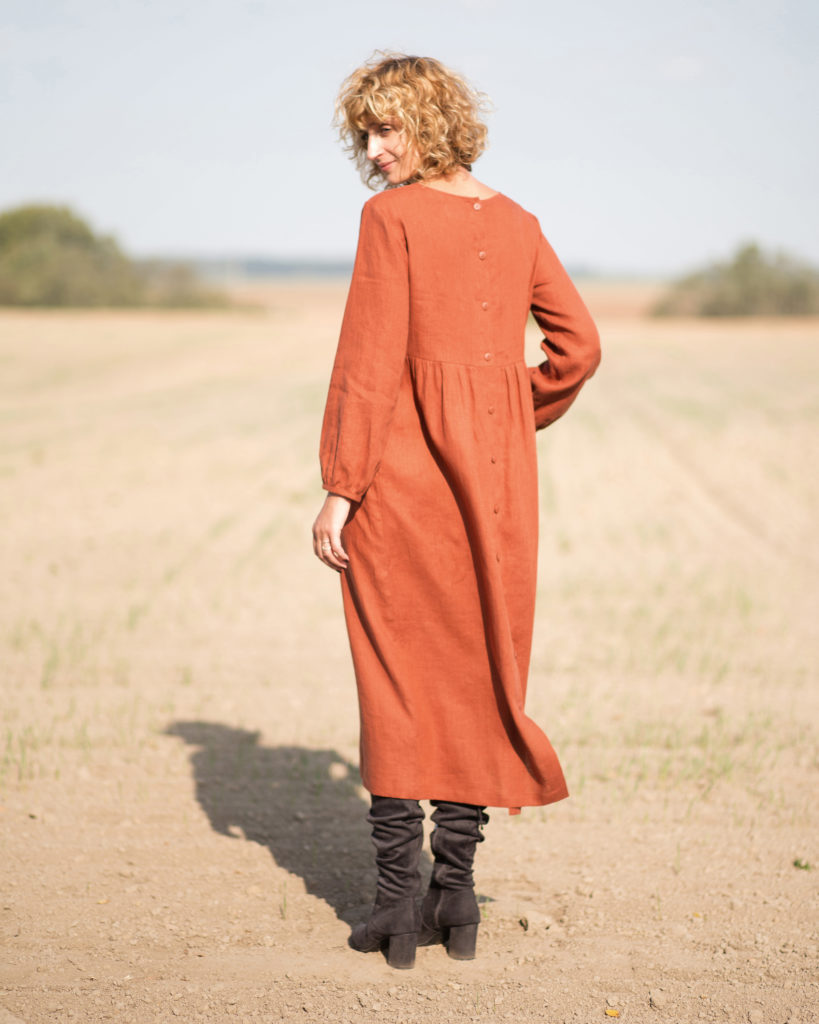 Maxi linen dress in a redwood color
