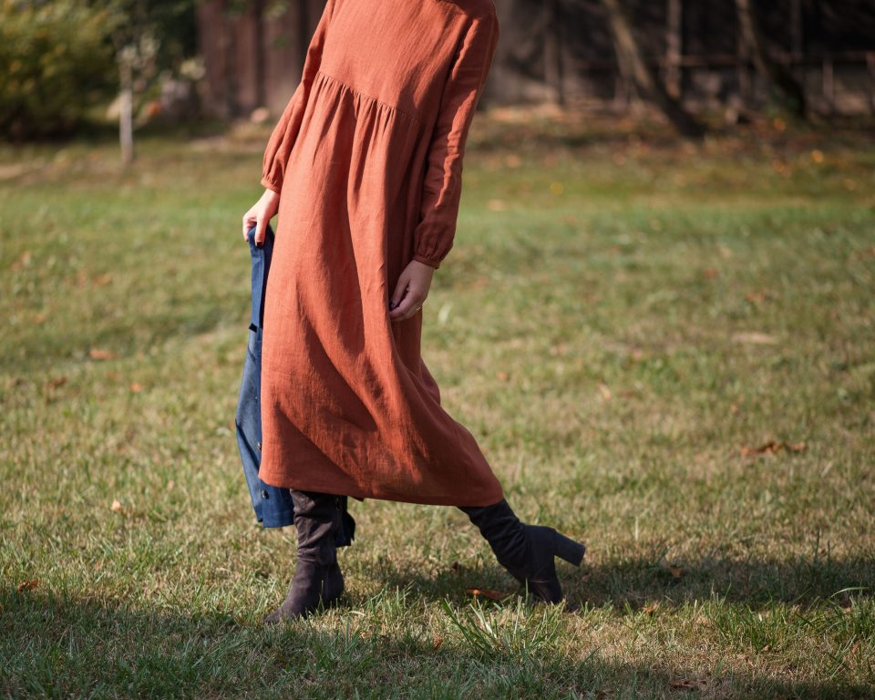 Maxi linen dress in a redwood color - Image 4