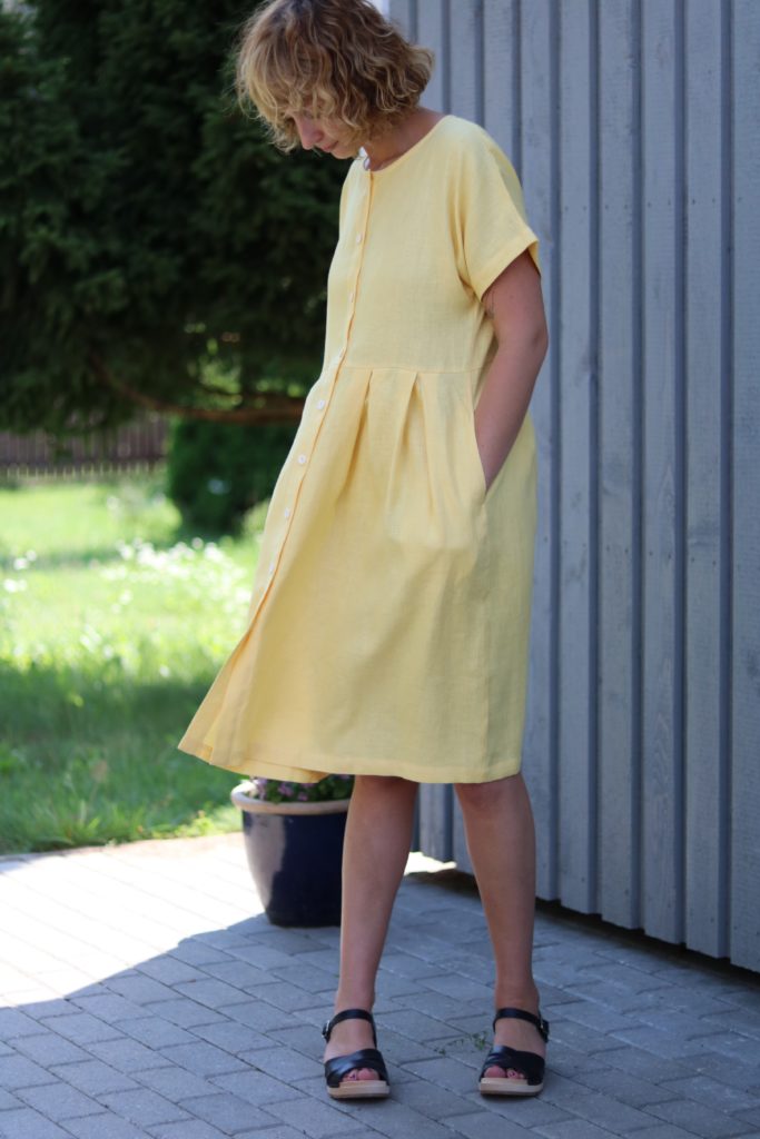 Linen pleated skirt dress with button closure - Image 2