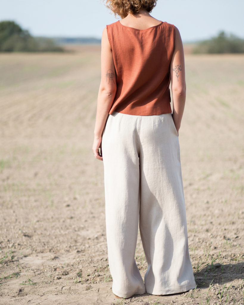 Wide leg linen trousers in a beige color - Image 5