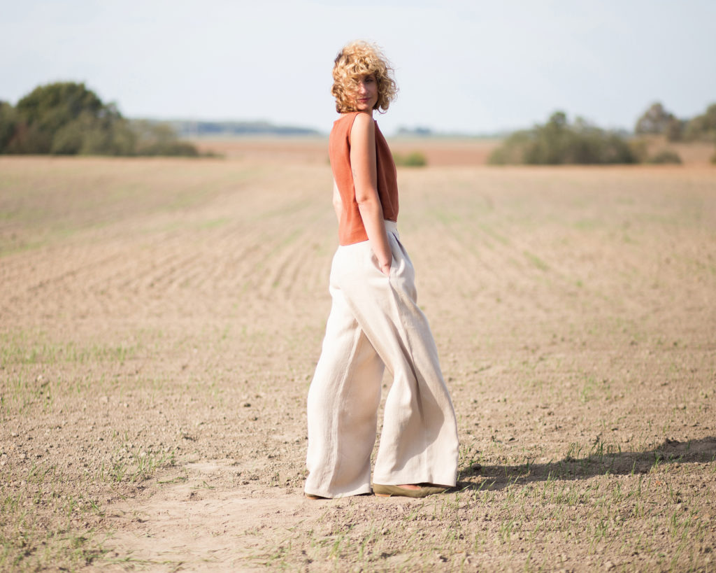 Wide leg linen trousers in a beige color - Image 4