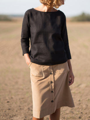 Classic linen blouse in black