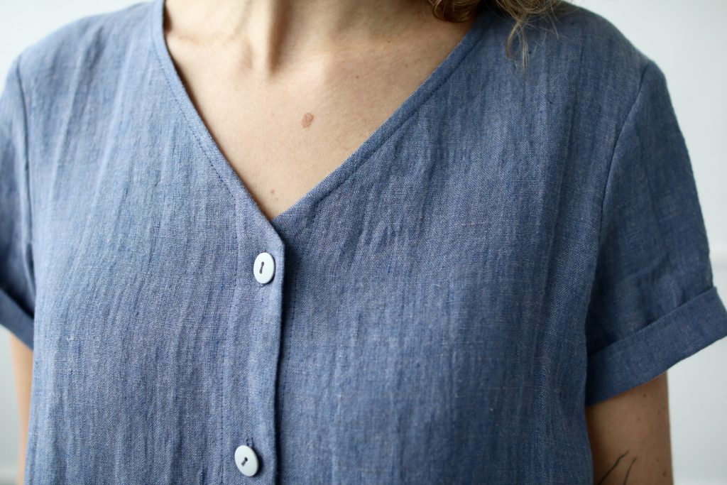 Linen dress with button closure - Image 2