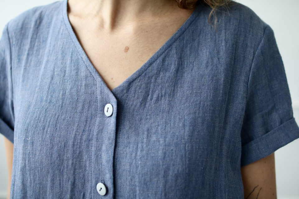 Linen dress with button closure - Image 2