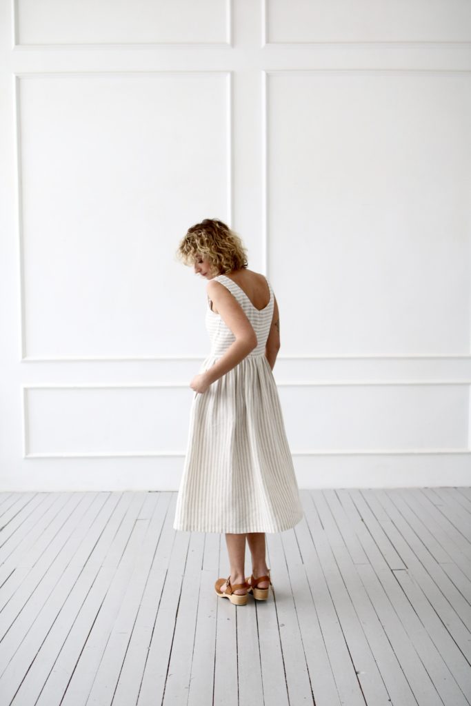 Sleeveless striped linen dress - Image 2