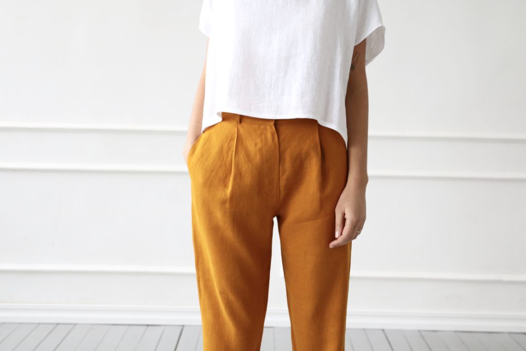 Classic cropped linen pants - Image 1