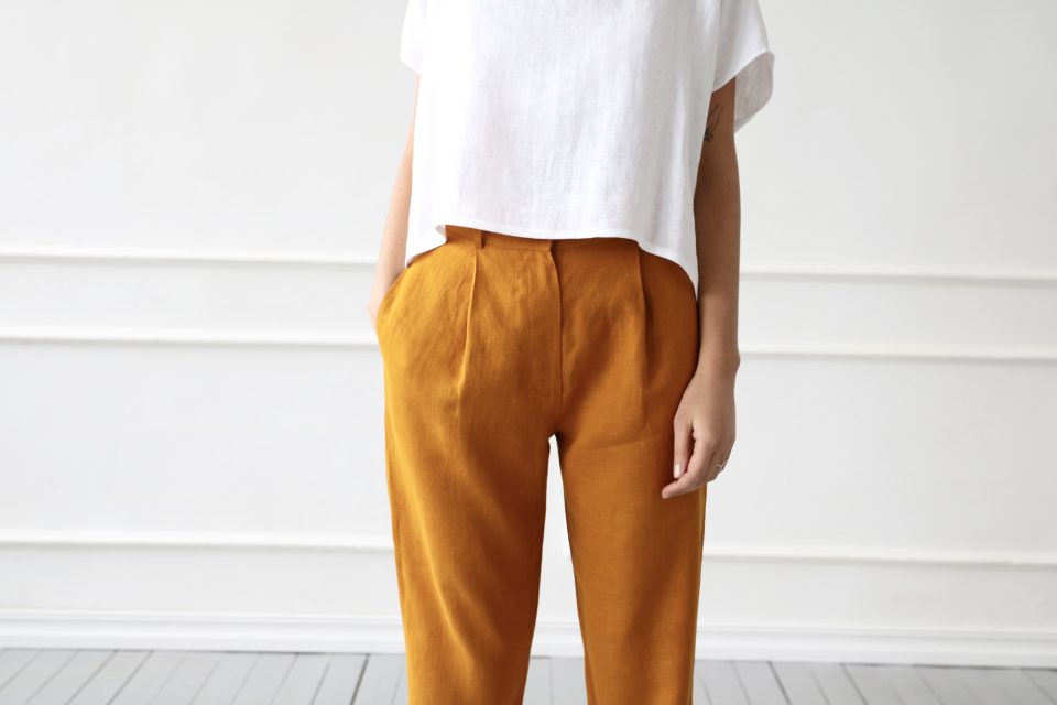 Classic cropped linen pants - Image 1