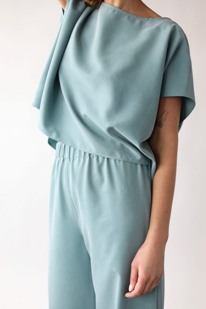 Oversize Cropped Blouse - Image 3
