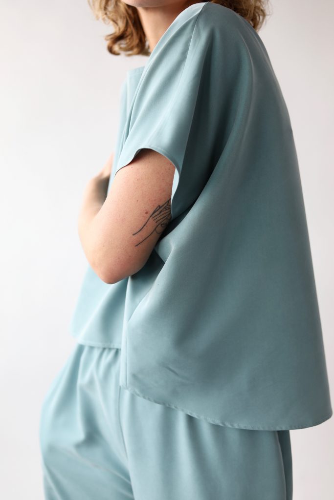 Oversize Cropped Blouse - Image 4