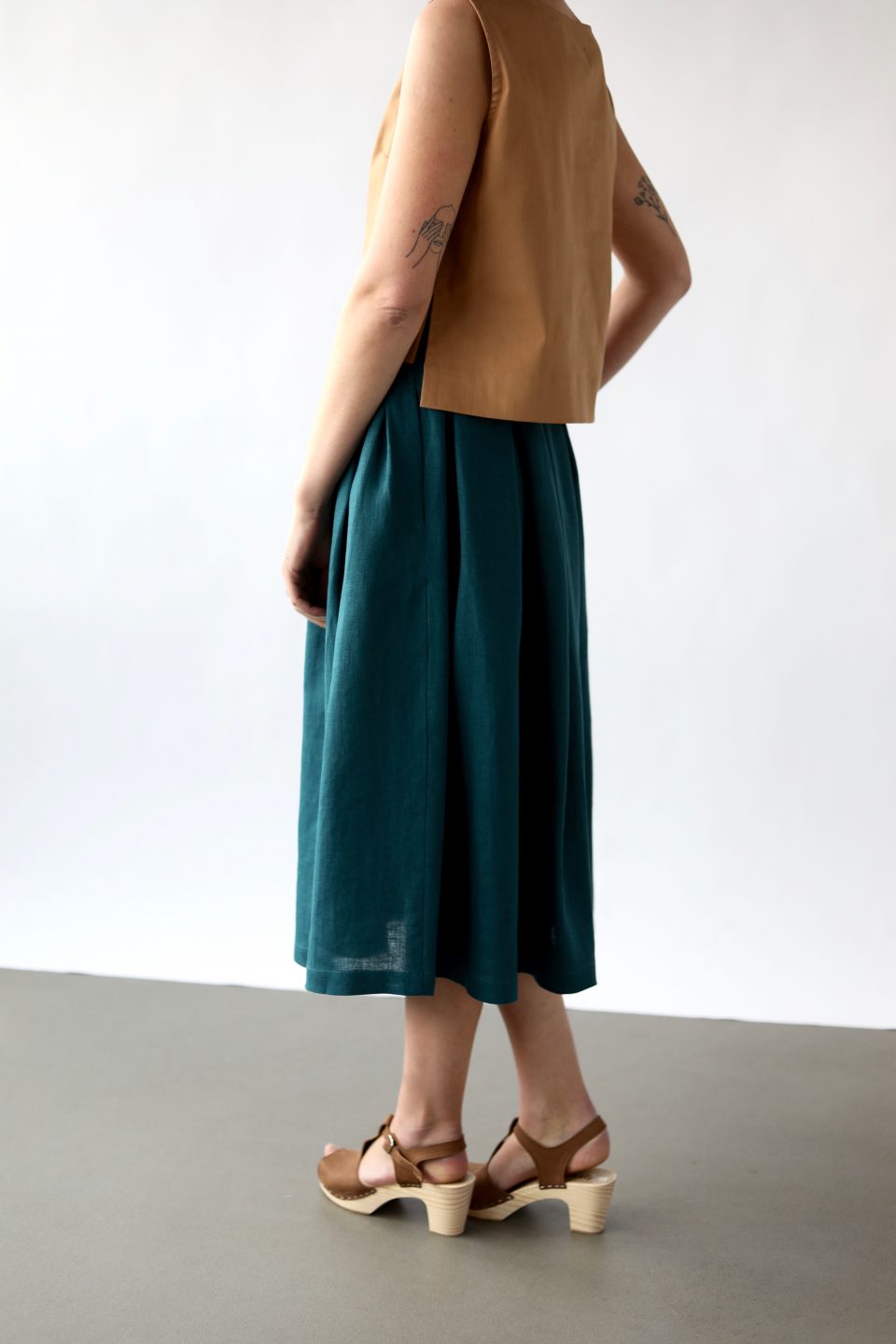 Linen Midi Length Full Pleated Skirt - Image 3