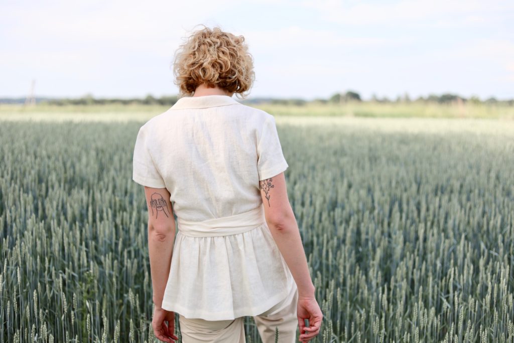 Ruffled linen wrap blouse - Image 3