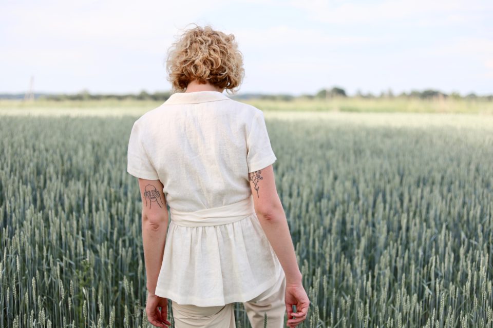 Ruffled linen wrap blouse - Image 3