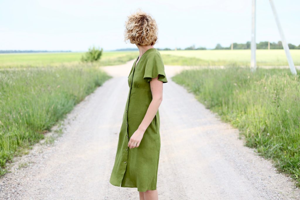 Linen dress with frill sleeves in moss green color - Image 3