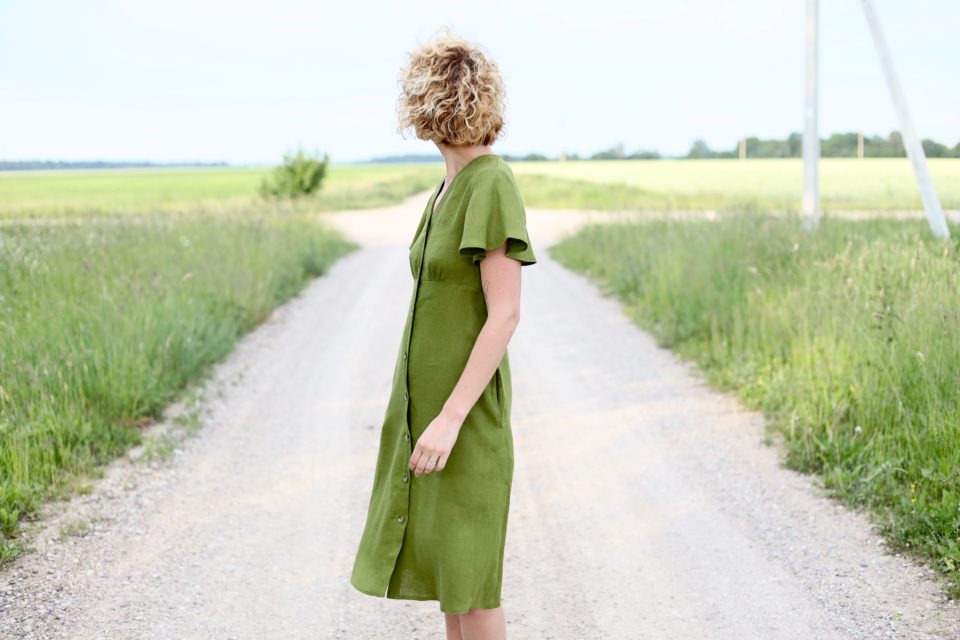 Linen dress with frill sleeves in moss green color - Image 3