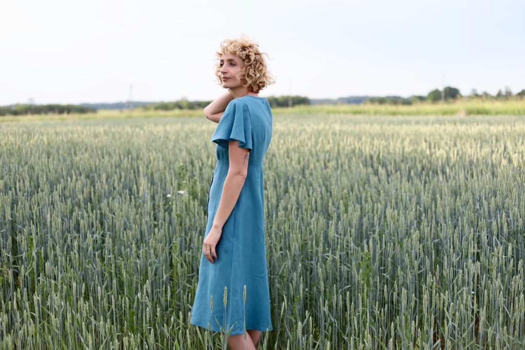 Linen dress with frill sleeves - Image 4