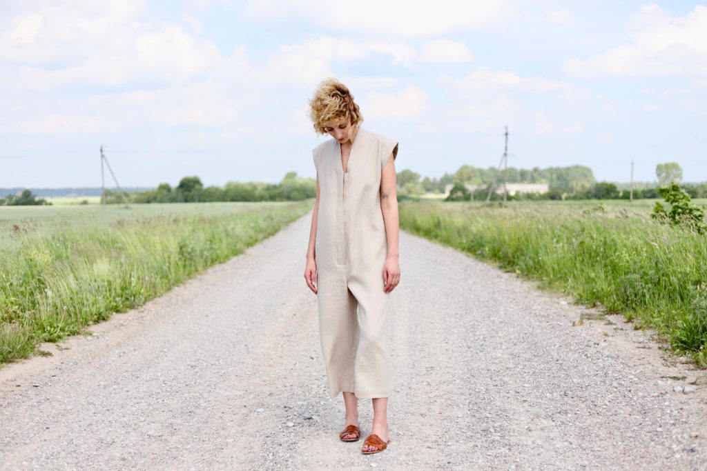 Linen sleeveless cropped jumpsuit - Image 1