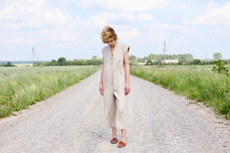 Linen sleeveless cropped jumpsuit - Image 1