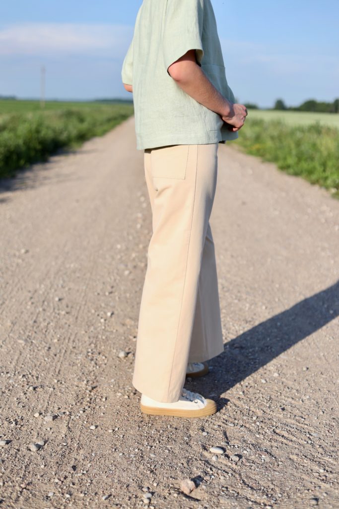 Revere collar linen shirt in sage green - Image 3