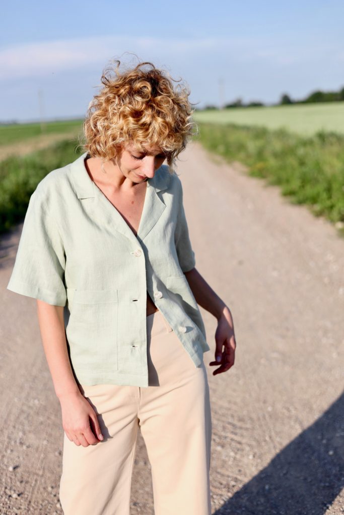 Revere collar linen shirt in sage green - Image 4