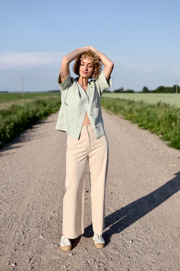 Revere collar linen shirt in sage green