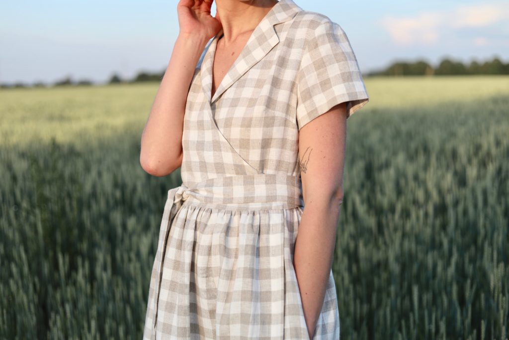 Linen wrap dress in checks - Image 3