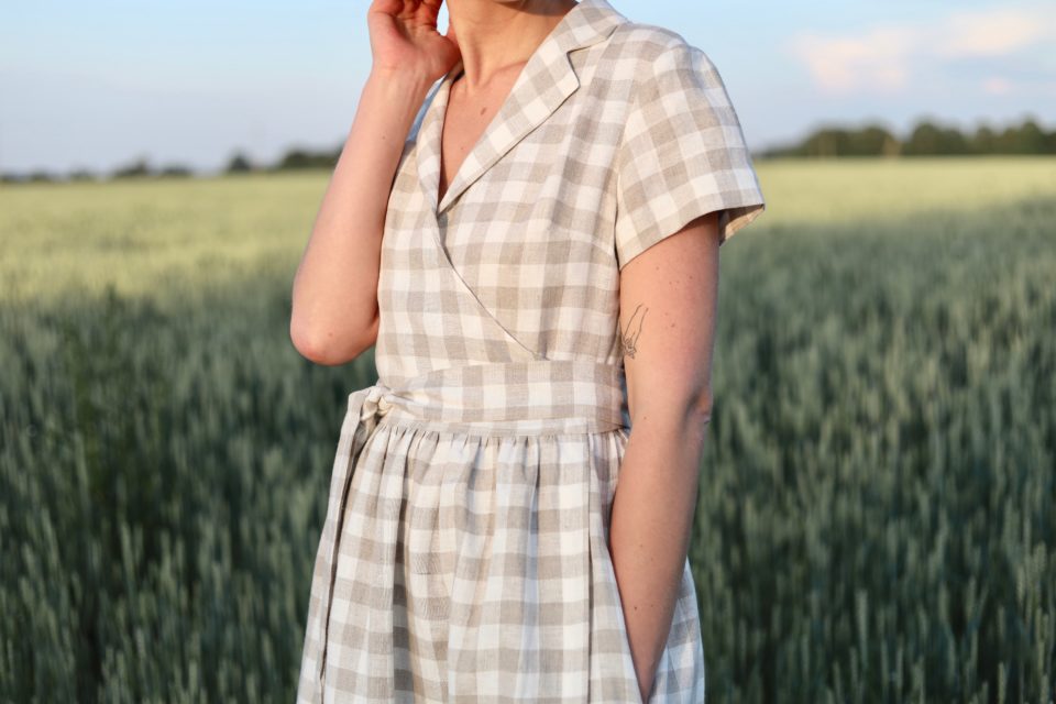 Linen wrap dress in checks - Image 3