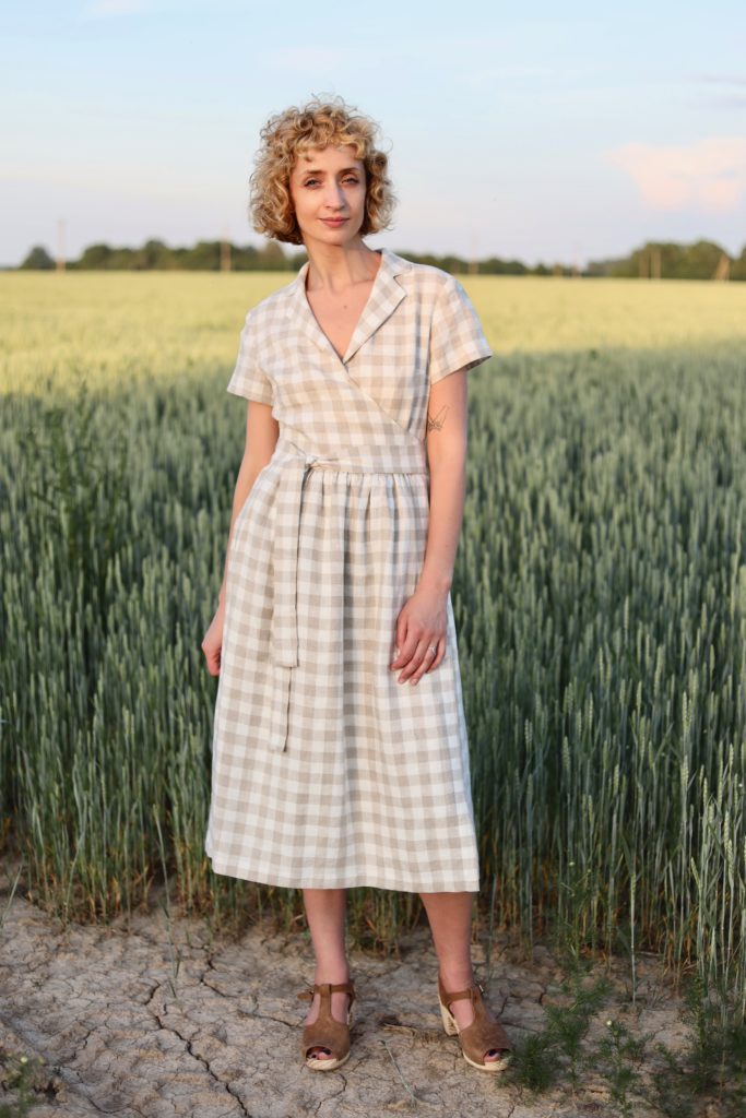 Linen wrap dress in checks - Image 5