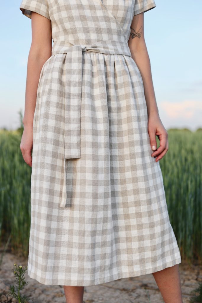 Linen wrap dress in checks - Image 4