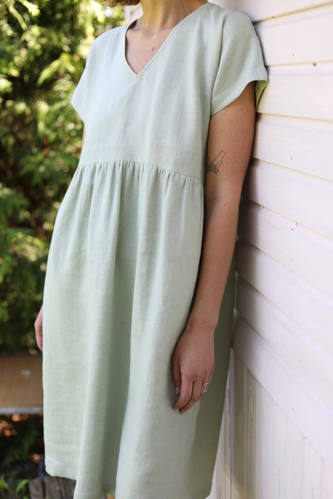 V-neck linen dress in sage green color - Image 2