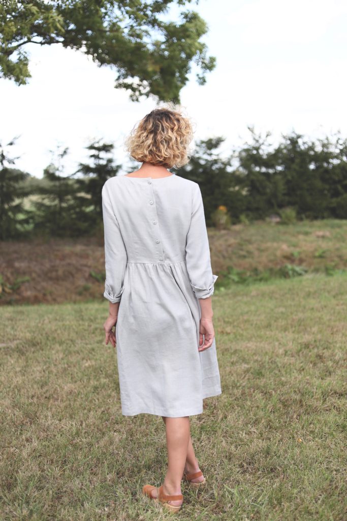 Grey fitted long sleeve linen dress - Image 4