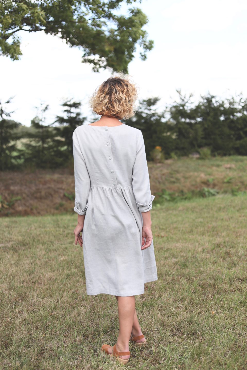 Grey fitted long sleeve linen dress - Image 4