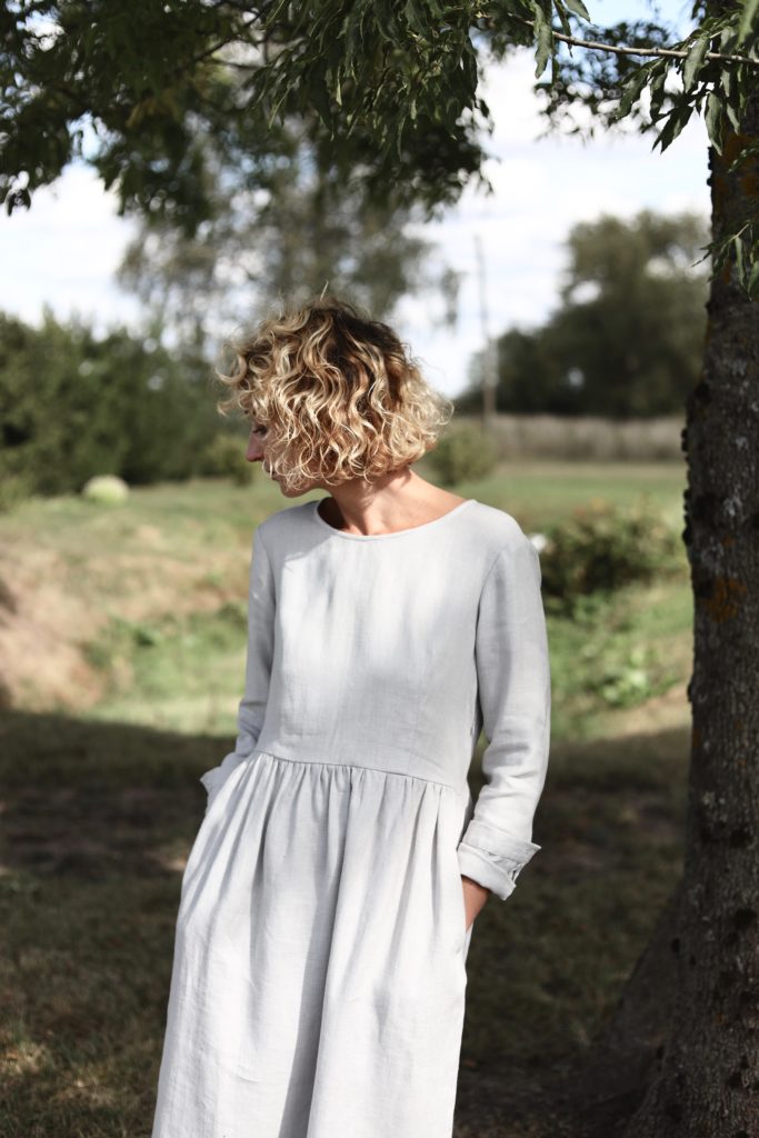 Grey fitted long sleeve linen dress - Image 5