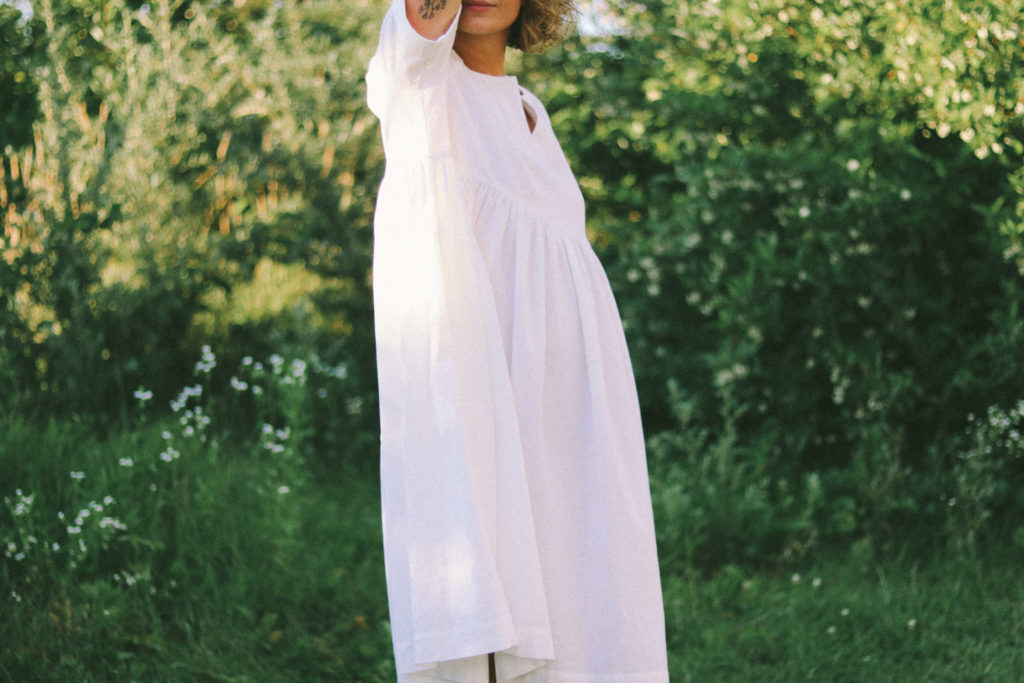 White cotton sundress with short folded sleeves - Image 5