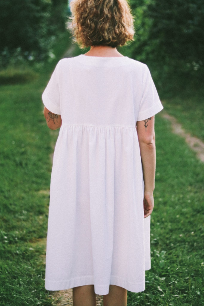 White cotton sundress with short folded sleeves - Image 3