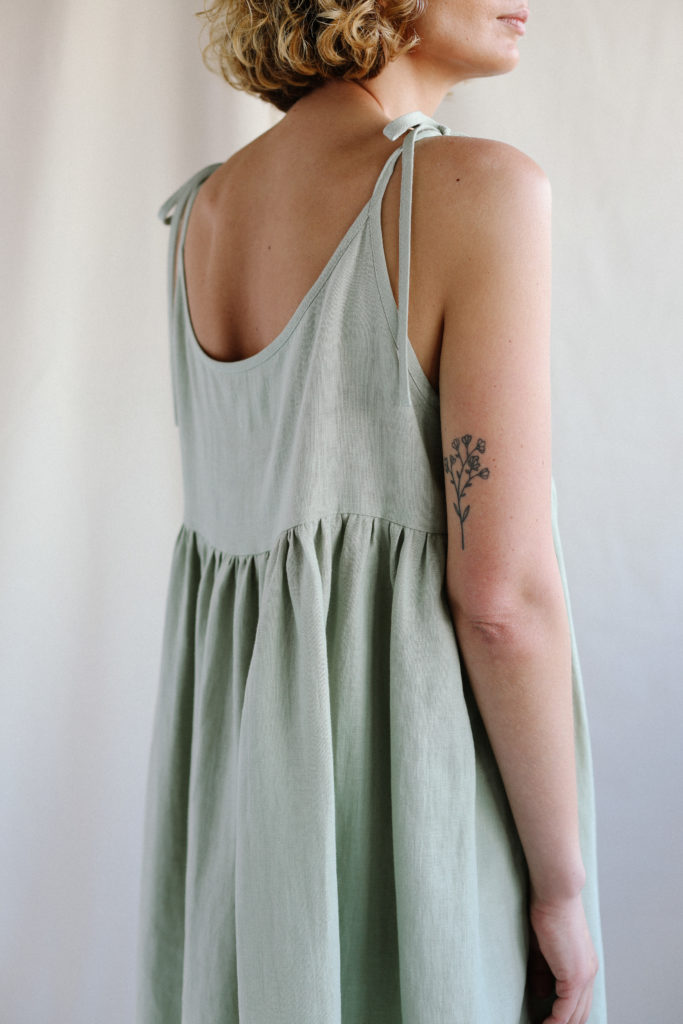 Loose linen dress in sage green color - Image 5
