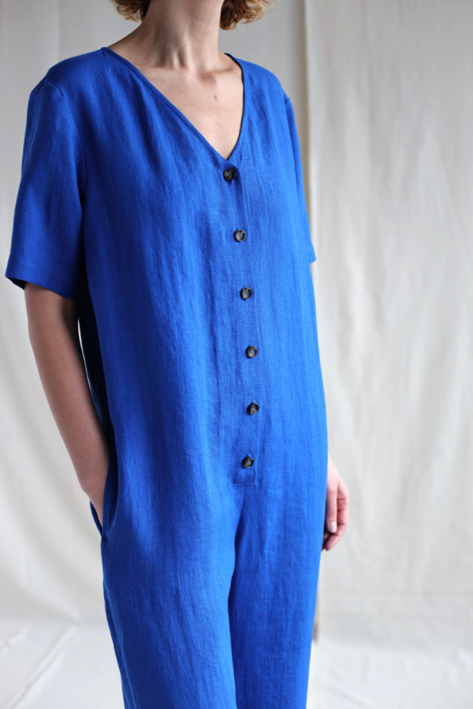 Loose linen V-neck jumpsuit - Image 3
