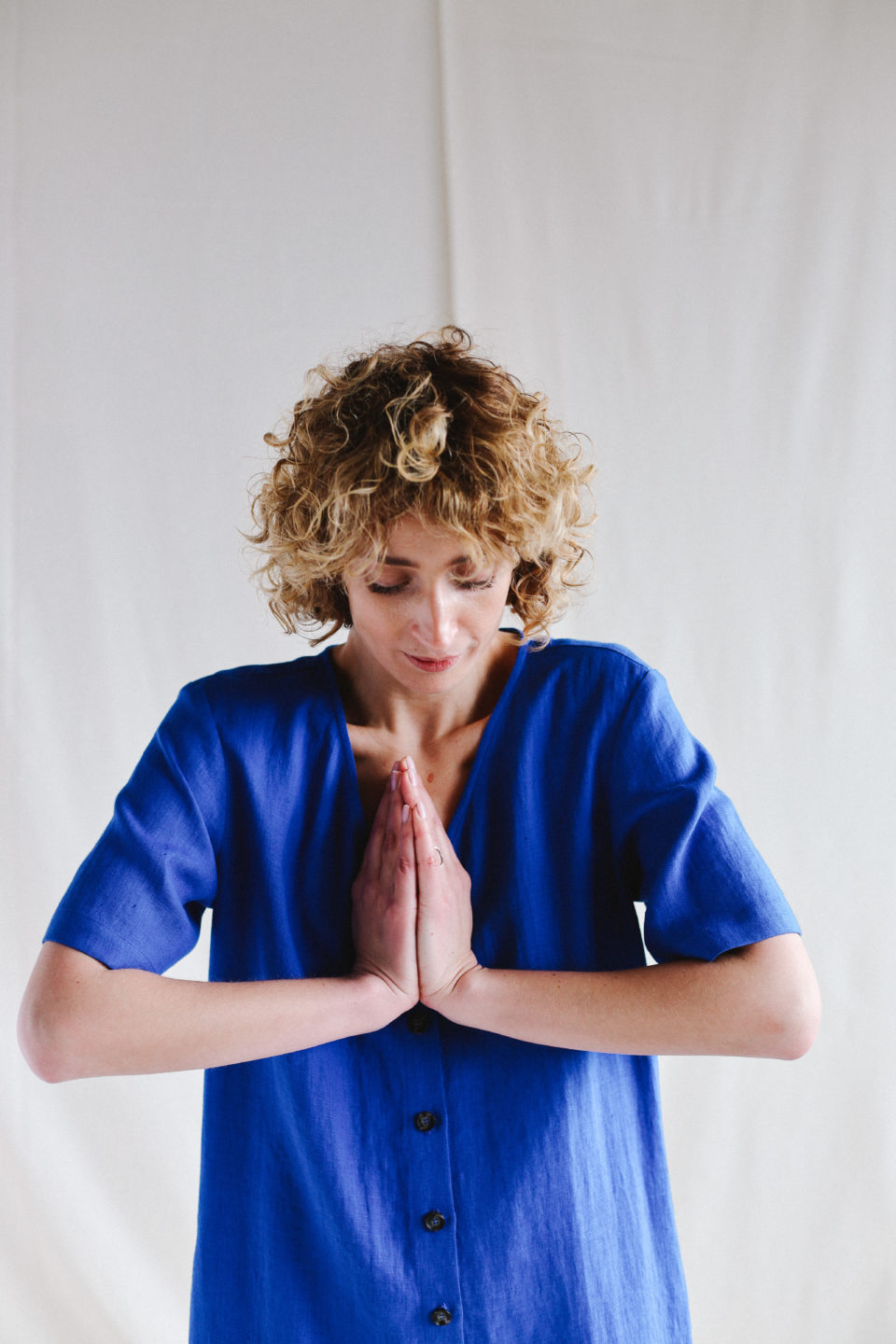 Loose linen V-neck jumpsuit - Image 1