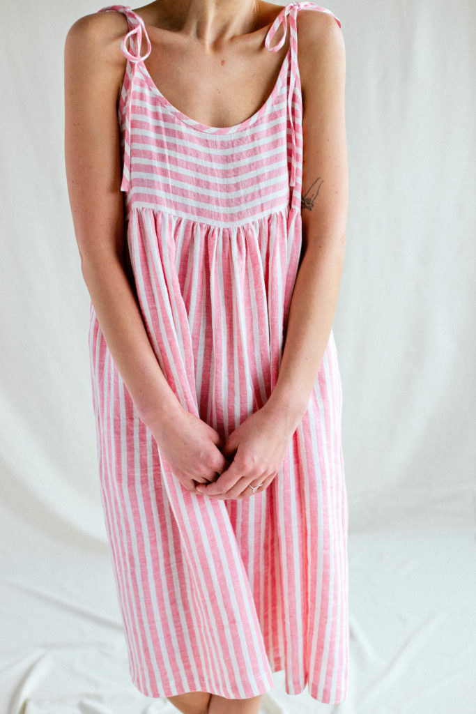Oversized ruffled linen dress - Image 3