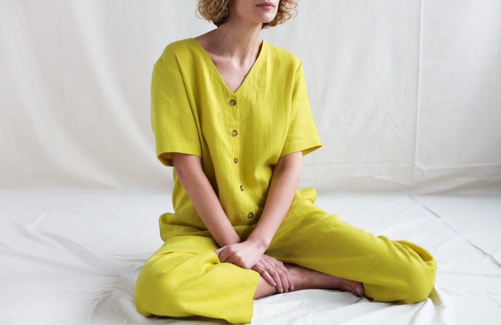 Loose fit linen V-neck jumpsuit - Image 4