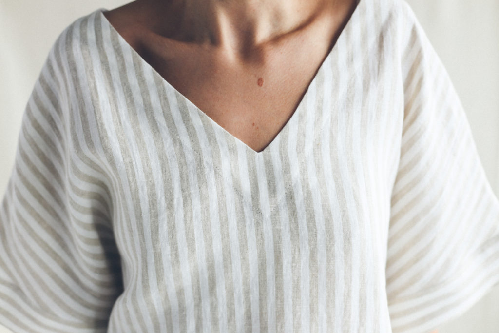 Oversized V neck linen blouse - Image 2