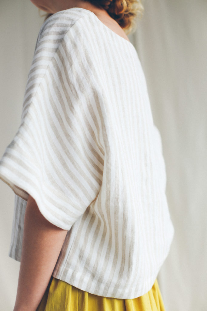 Oversized V neck linen blouse - Image 5