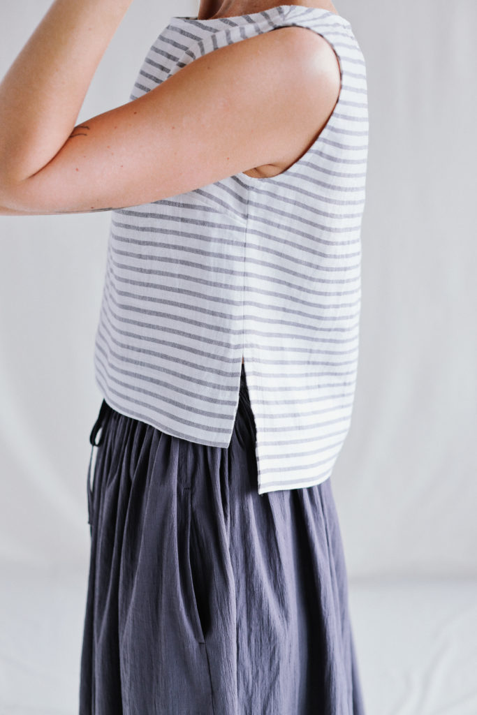 Linen sleeveless cropped hem top - Image 4