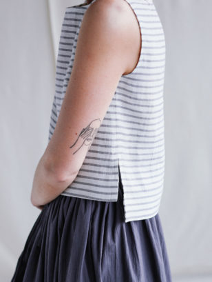 Linen sleeveless cropped hem top