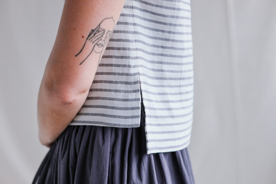 Linen sleeveless cropped hem top - Image 2